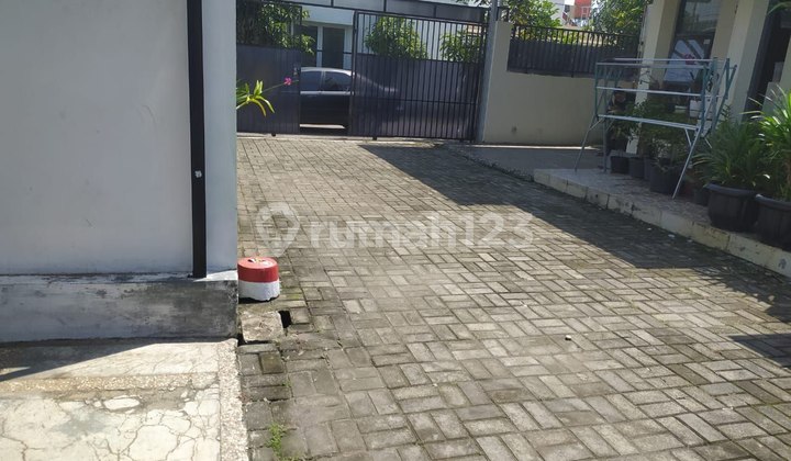 Rumah 1 Lantai di Cisaranten, Bandung.dijual Rumah di Wilayah yang Tenang dengan Pemandangan Lokasi Pinggiran Kota. Properti 1 Lantai Ini Berada di Lingkungan yang Mudah Dijangkau.rinciannya Adalah Sebagai Berikut: - Kamar Tidur: 2 - Kamar Mandi: 1 - Sert 2