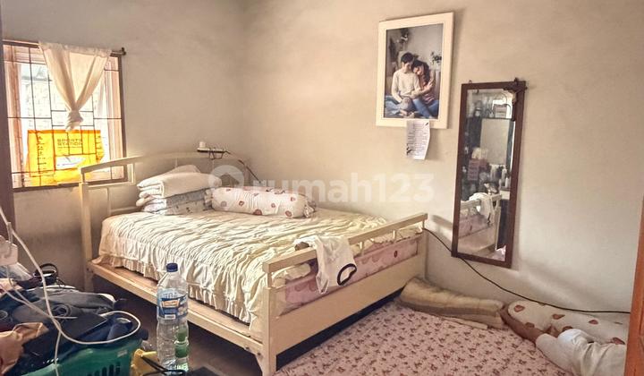 3-Story House in Kopo, Bandung. For Sale: House in a Scenic Area with Suburban Views. This 3-Story Property is Located in a Suburban Neighborhood. 2