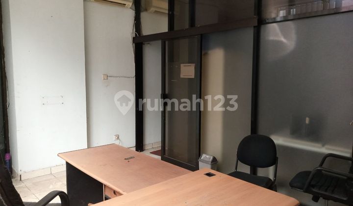 Ruko Ini Menawarkan Kelengkapan Fasilitas serta Memiliki Nilai Tepat yang Siap untuk Segera Anda Miliki Ruko Ini Menawarkan Kelengkapan Fasilitas serta Memiliki Nilai Tepat yang Siap untuk Segera Anda Miliki