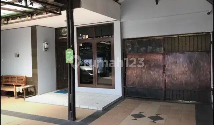 Terletak di Batununggal, Rumah Ini Memberikan Kemudahan Akses ke Berbagai Fasilitas Menarik.dengan Harga Rp. 3.600.000.000, Anda bisa Memiliki Hunian Premium yang Sudah Siap Huni dan Bersertifikat SHM - Sertifikat Hak Milik. Ambil Kesempatan untuk Menikma