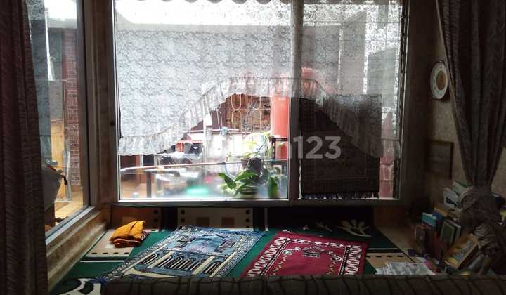 "Rumah Impian di Jalan Strategis: Bisnis & Hunian Dalam Satu Lokasi!" 1