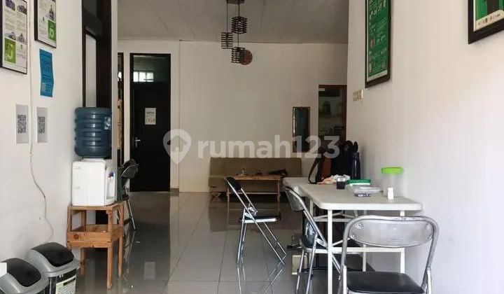 Di Jual Rumah Berlokasi di Cikutra, Rumah Ini Memberikan Kemudahan Akses ke Berbagai Fasilitas Menarik. 2