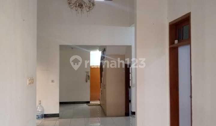 Terletak di Antapani, Rumah Ini Memberikan Kemudahan Akses ke Berbagai Fasilitas Menarik.