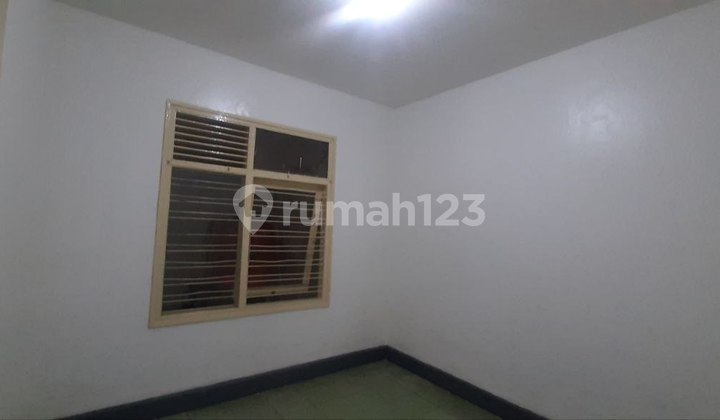 Strategic Location Rented Shop House Located in Bandung City, This Property Facilitates Your Access to Main and Premium Facilities Strategic Location Rented Shop House Located in Bandung City, This Property Facilitates Your Access to Main and Premium Facilities