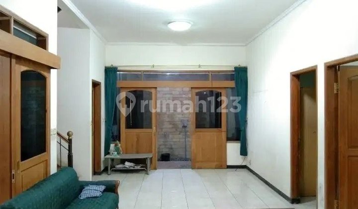 Terletak di Bandung Kota, Rumah Ini Memberikan Kemudahan Akses ke Berbagai Fasilitas Menarik. 2