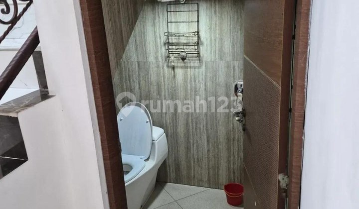 Dijual Lokasi Strategis Terletak di Margahayu, 2