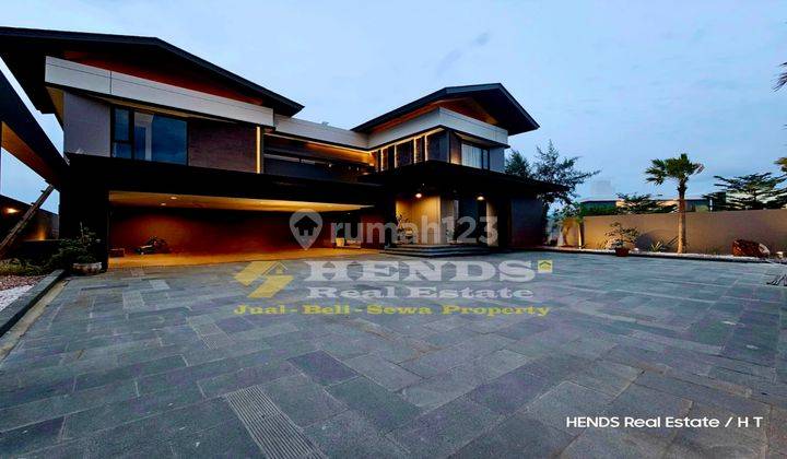 Rumah Mewah Konsep Villa Sea View Dengan Kolam Renang 2