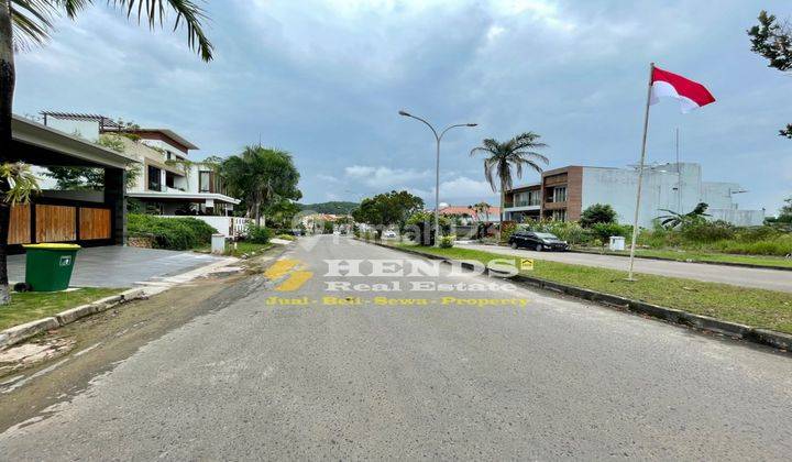 Rumah Mewah Dengan Kolam Renang & Interior Kayu Jati Di Sukajadi 2