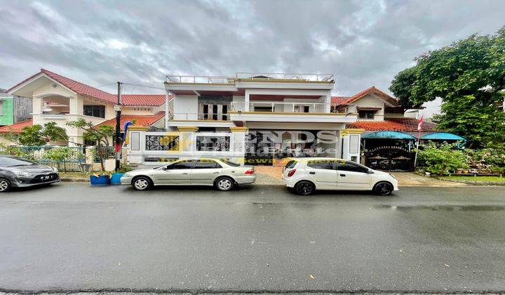 Rumah Mewah 3 Lantai Dengan Kolam Renang Di Taman Dutamas 1