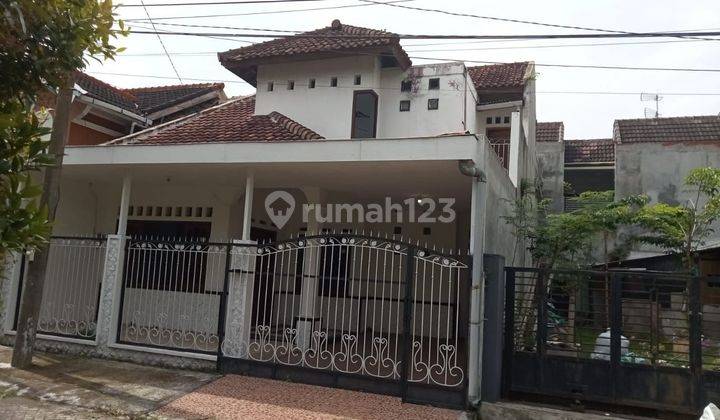 Rumah 2 Lantai Legalitas Shm Kondisi Bagus 2