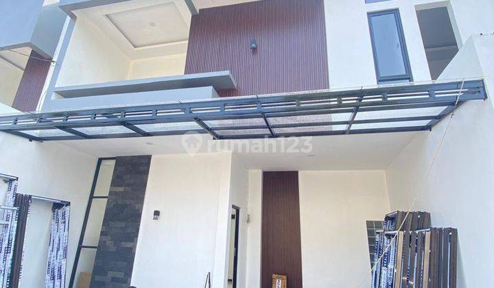 Rumah Private Pool 2 Lantai Baru SHM di Jalan Tajem, Yogyakarta 1