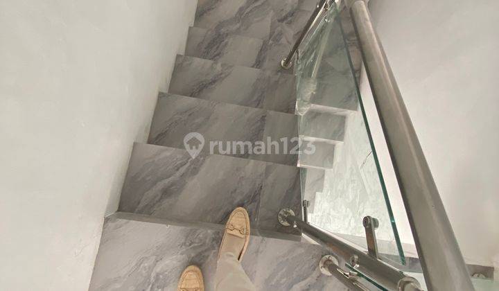 Rumah 2 Lantai Mewah Private Pool di Maguwoharjo 2