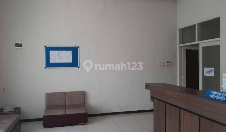 Gedung Kantor Eks Bank Di Jl  Raya Singosari Malang 2