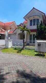 Rumah Bagus di Jl. Villa Valensia, Surabaya 1