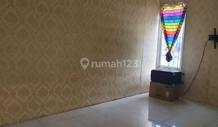 kamar tidur rumah semi furnished di perumahan
