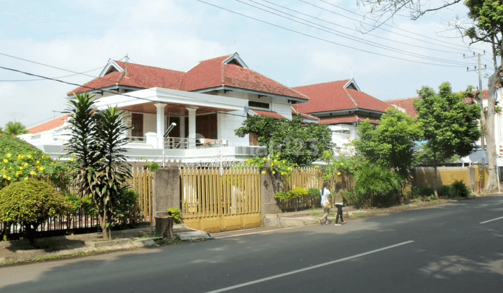 Rumah Megah di Pusat Kota Jl Dokter Cipto Malang, Malang 1