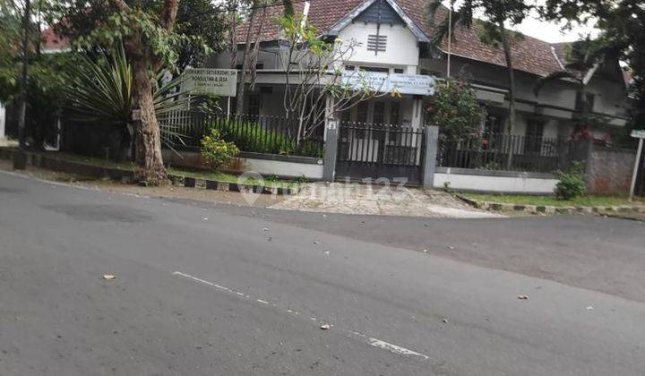 Rumah bergaya American Clasic 1