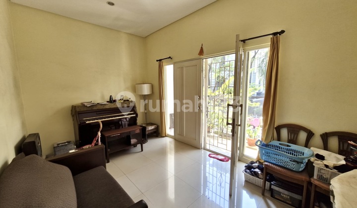 Rumah Town House BGM PIK Emerald 3 lantai Hadap Timur