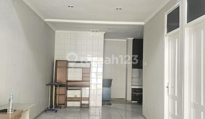 Rumah di Citra 3, Hadap Timur, 3 lantai