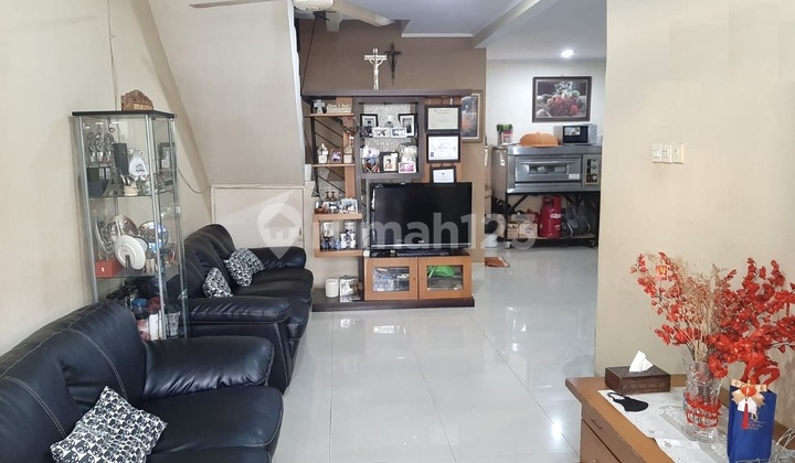 Rumah Taman Palem Lestari Bangunan Terawat Sudah SHM 2 lantai