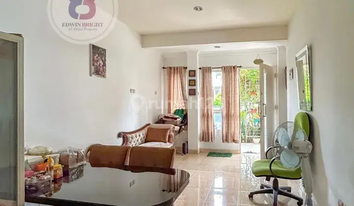 Dijual Cepat Rumah Cantik Rapi Terawat siap huni di Bintaro Sektor 9 2