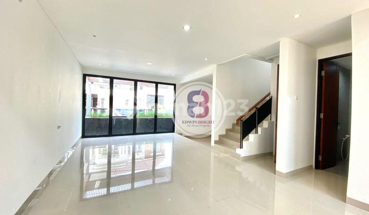 For Sale Beautiful House with Nice Pool in Dintaroi Bintaro Jaya Sector 9
