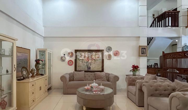 Dijual Rumah Cantik dengan Pool Mewah Siap Huni di Bintaro Jaya Sektor 3