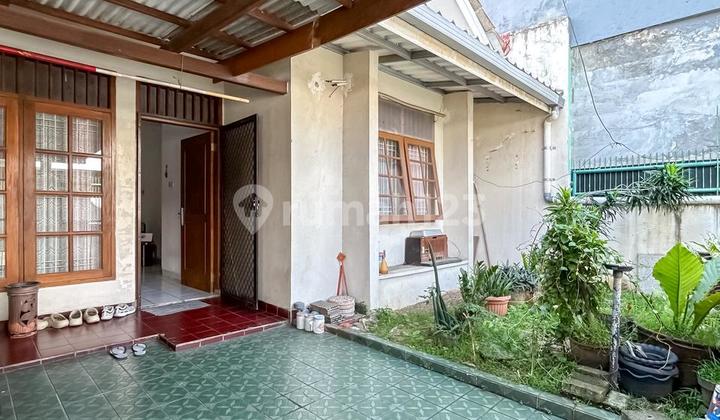 Dijual Rumah Cantik Terawat Siap Huni di Graha Raya Bintaro Dijual Rumah Cantik Terawat Siap Huni di Graha Raya Bintaro