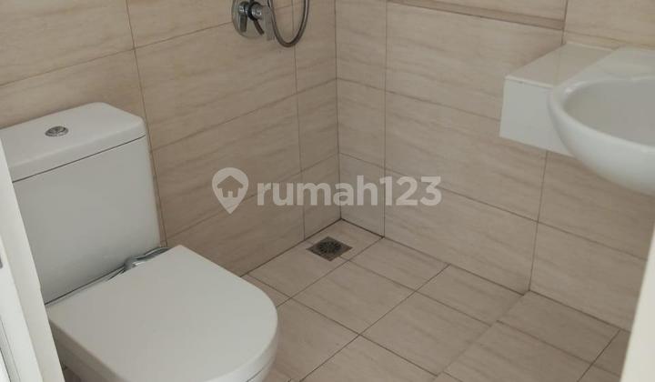 Rumah Cantik Siap Huni di Residence One 2 Lantai SHM Lokasi Bagus 2