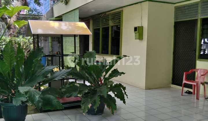 Rumah Bagus Ada 11 Kamar di Pejompongan Jakarta Posisi Hook 2