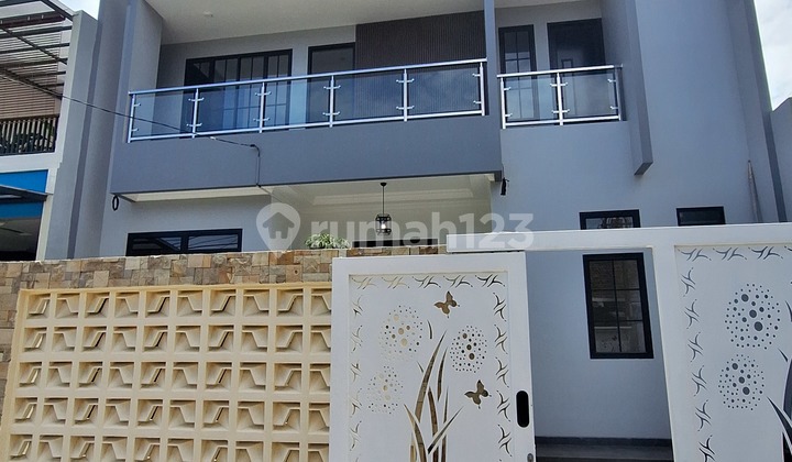 Rumah Baru Dengan Kolam Renang Di Bsd