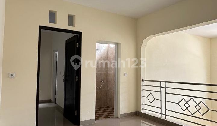 NICE COMFORTABLE READY-TO-OCCUPY HOUSE IN TAMAN CHRYSANT 1 BSD 2