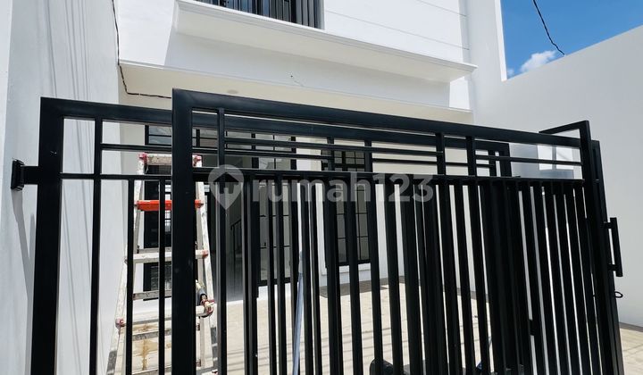 Rumah, 2 Lantai, Brand New di BSD