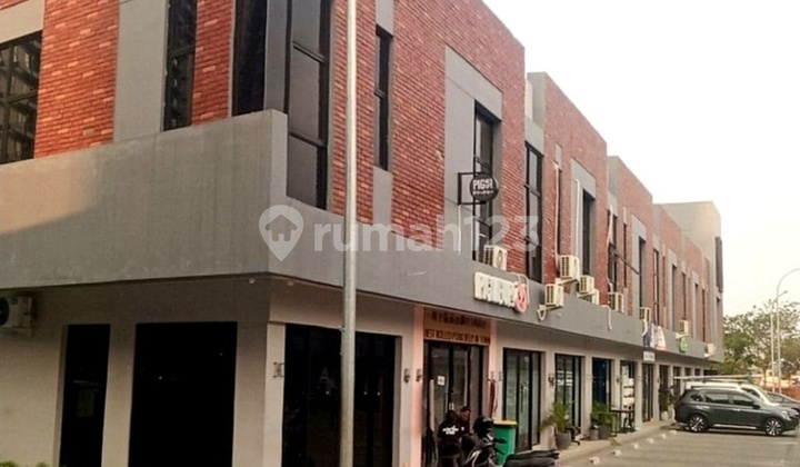 Adjacent Shop Houses Facing Boulevard in BSD 2