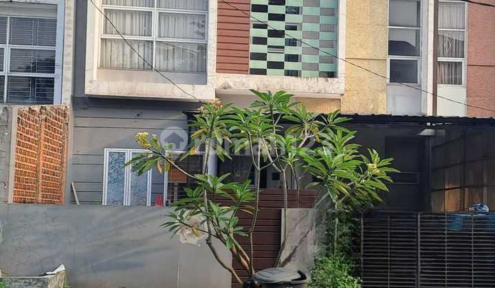 2-STORY HOUSE IN PAMULANG CENDANA RESIDENCE FREEHOLD SEMI FURNISHED