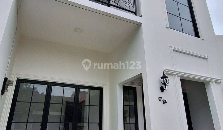 Rumah 2 Lantai Classic Modern,dekat Akses Tol 