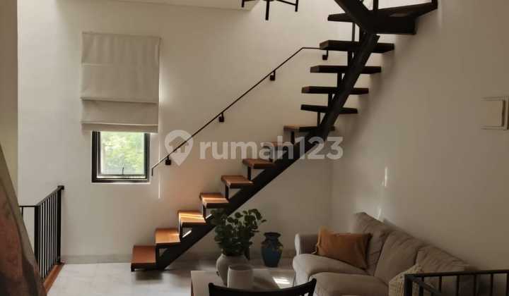 Rumah Design Cakep 3 Lantai Furnished Ruang Tamu Luas Siap Huni 2