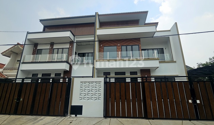 BRAND NEW HOUSE IN BSD NUSALOKA, 2 STORIES, READY TO OCCUPY, GOOD LOCATION