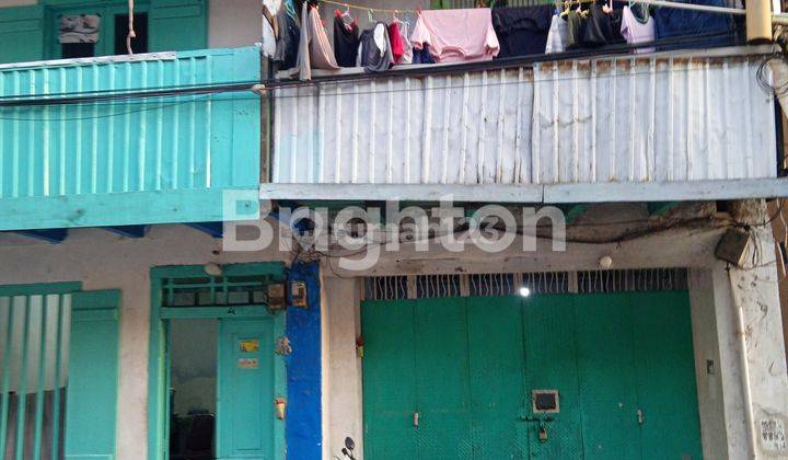 Rumah antik dekat dengan pelabuhan kota makassar