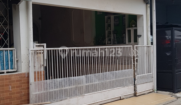 Dijual Rumah 2.5 Lantai di Pondok Cipta Bintara Dekat Stasiun Dijual Rumah 2.5 Lantai di Pondok Cipta Bintara Dekat Stasiun