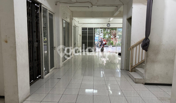 Shop House with an Entrance Hook to Surya Garden 2