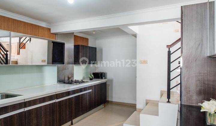 Rumah 2 Lantai Bagus Furnished SHM di Jimbaran, Badung 2