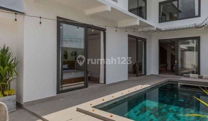 Newly Furnished 2 Storey House on Jalan Bumbak Umalas, Badung 1