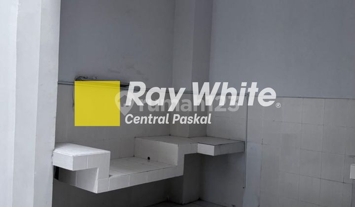 House in the Elite Setraduta Area of Bandung 2