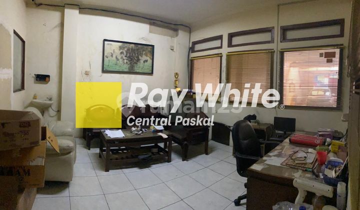 Rumah dan Gudang di Pesantren Cibabat Kota Cimahi