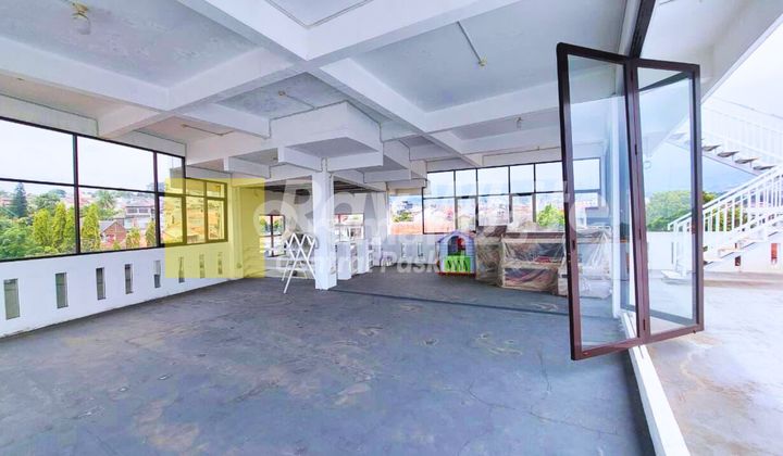 Rumah dan Ruang Usaha di Padasuka