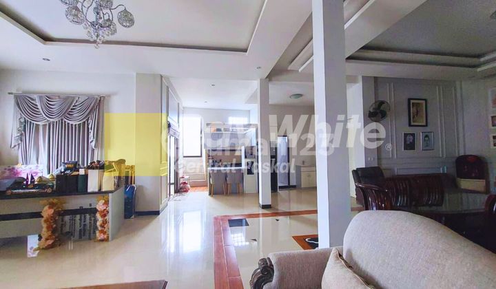 Rumah dan Ruang Usaha di Padasuka 2