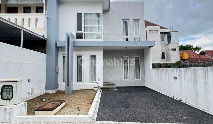 Modern 2 Storey House In One Gate System Housing Complex In Renon 1