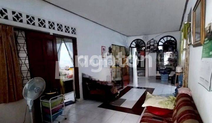 RUMAH TUA HITUNG TANAH LOKASI STRATEGIS  TANJUNG DUREN JAKARTA BARAT 2