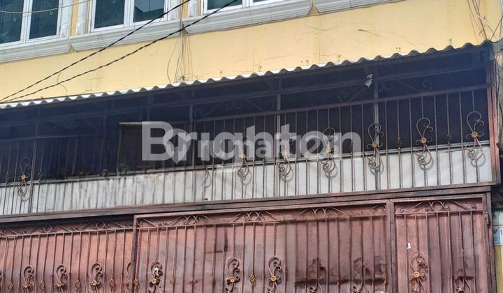 SHOPHOUSE IN A STRATEGIC LOCATION NEAR THE MAIN ROAD, READY TO USE IN PADEMANGAN